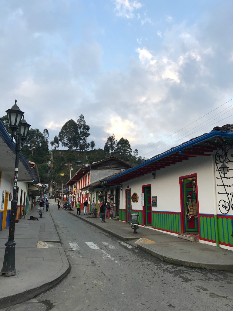La rue principale de Salento en Colombie
